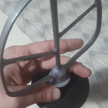 Sinbo SMX-2769 Hamur Yoğurma Makinesinin Uçlarından Boya Sızması Ve Sağlık Endişesi
