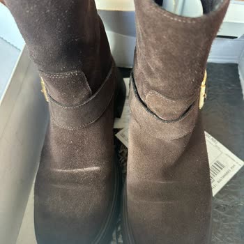 Boyner Süet Botta Çizik Ve Su Geçirme Sorunu Nedeniyle Ücret İadesi Talebi