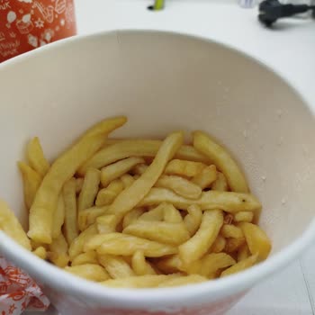 Popeyes Siparişinde Büyük Patates Yarı Kadar Eksik