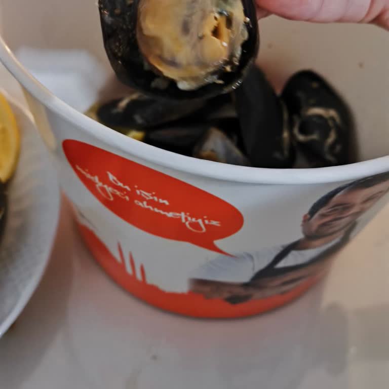 Midye Tava Ve Pilavda Yetersiz Porsiyon, Ödenen Fiyata Değer Yok