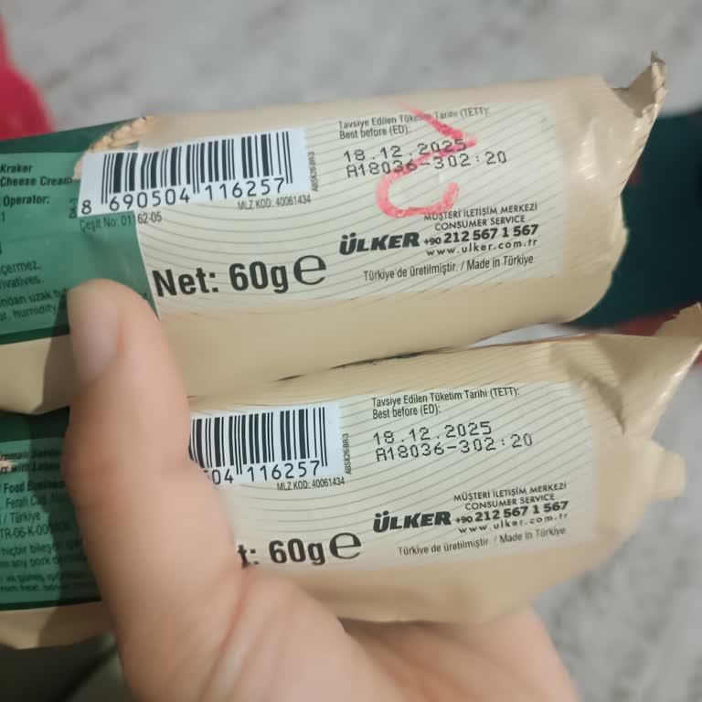 İzmir A101 Şubesinde Tarihi Geçmiş Ülker Altınbaşak Ürünleri Sağlık Riski Oluşturdu