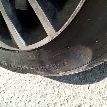 Balon Yapan 4 Pirelli Lastiğin Ücretsiz Değişimi Talebi