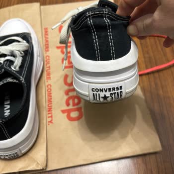 Converse Ayakkabısının Uç Açılması Ve Ücretsiz Değişim Talebi