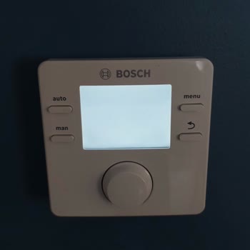 Bosch CR50 Oda Termostatının Ekran Arızası Ve Yetkili Servis Çözüm Eksikliği
