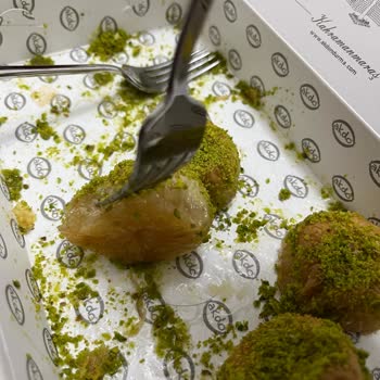 Akdo Saray Şubesinde Tatlıda Çıkan Kıl: Hijyen İhlali