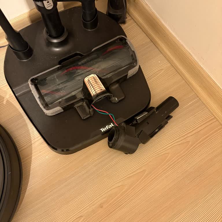 Tefal Süpürge Parçalarının Kısa Sürede Kırılması Ve Ücretsiz Çözüm Talebi