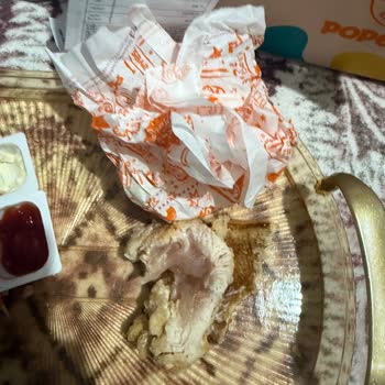Popeyes Bursa İhsaniye Şubesinde Çiğ Tavuk Servisi