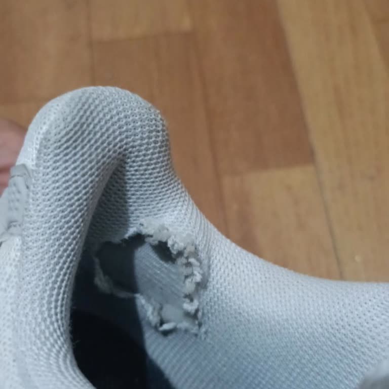 Üç Hafta Kullanılan Ayakkabıda Boyutlu Yırtılma Ve İade Reddine Karşı Şikayet