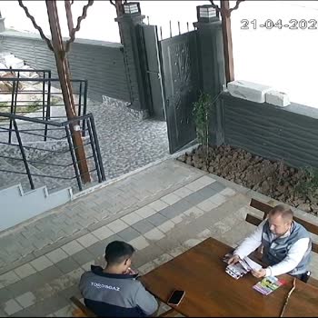 İzinsiz Bahçe Girişi Ve Sigara İzmaritiyle Gaz Personeli