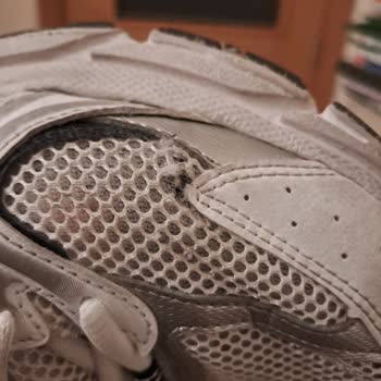 New Balance 530 Ayakkabısında File Yırtılması Ve 1 Yıllık Garanti Süresi Dışı Mağaza Reddi