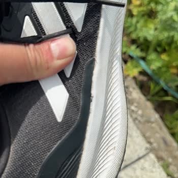 Ayıplı Adidas Ayakkabıda Mesh Açılması Ve Mağaza Reddi