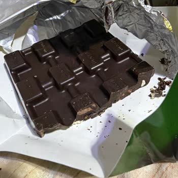 Ambalajlı Çikolatada Eksik Parçalar Ve Hijyen Endişesi