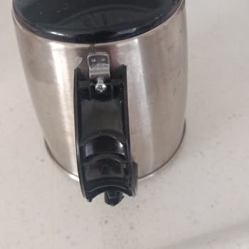 Sinbo Su Isıtıcısının Üst Tutma Kısmındaki Çatlama Sorunu Tekrar Ediyor