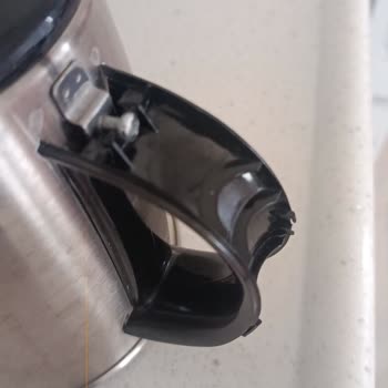 Sinbo Su Isıtıcısının Üst Tutma Kısmındaki Çatlama Sorunu Tekrar Ediyor