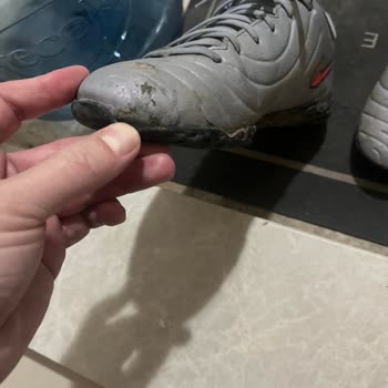 Nike Ayakkabının Tabanı Kısa Sürede Açıldı, FLO Mağazası Garanti İddiasını Reddetti