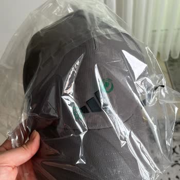 Adidas Yanlış Şapka Gönderdi, İade Süreci Uzuyor