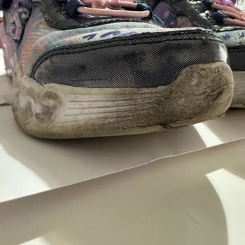 Skechers Kız Çocuk Ayakkabısında Hızlı Deformasyon Ve Boyner'in Red Cevabı