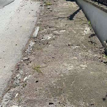 Ankara Büyükşehir Belediyesi'ne Kırık Kaldırım Onarımı İçin Açıklama Ve Hızlı Çözüm Talebi