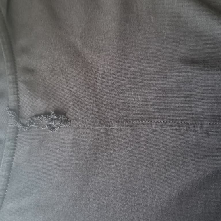 Defolu Tişört İçin İade Ve Ücretsiz Değişim Talebi