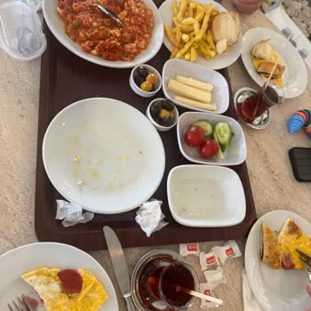 İzmit Kahvaltı Evinde 1,5 Saat Bekletilme Ve Eksik Servis Şikayeti