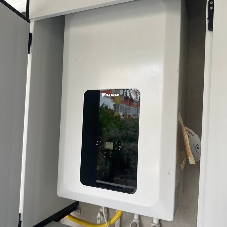 Daikin Kombi Arızası Nedeniyle 21 Gün Süren Sıcak Su Kesintisi Ve Servis Sorunları