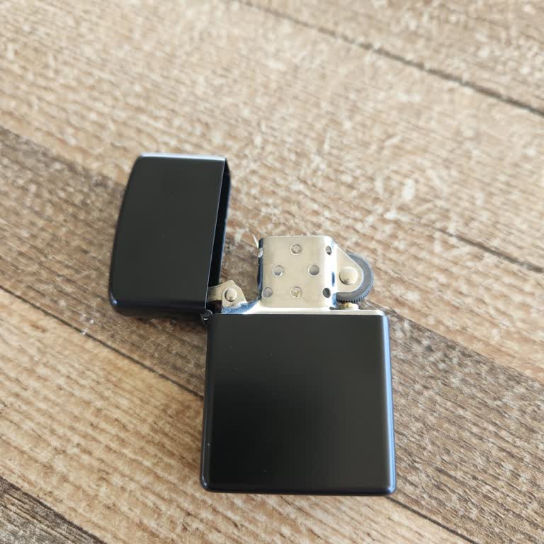 İlanı Yanıltan Fosforlu Zippo Çakmağı Ve İade Talebi