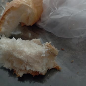 Sivas Çetinler Ekmek'ten Alınan Ekmeğin İçinden Tütün Çıktı!