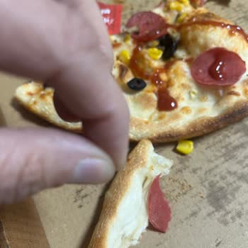 Saç Kılı Bulunan Pizza: Hijyen İhlali Ve Ücret İadesi Talebi