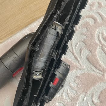 Dyson Süpürgesindeki Aparatların Malzeme Kalitesi Nedeniyle Kırılması Ve Garanti Talebi