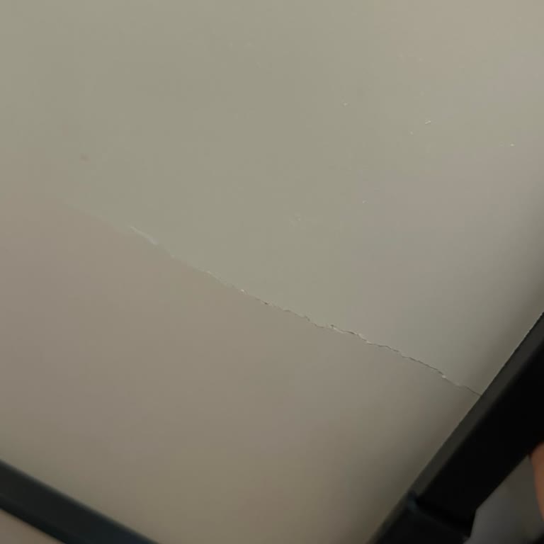 Kısa Sürede Kırılan Baza Ve Ayaklar Kalitesizliğini Gösteriyor