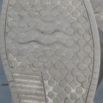 FLO Sneaker’da Hızlı Renk Solması Ve Taban Yırtılması, Değişim Talebi Reddedildi