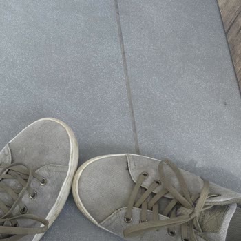 FLO Sneaker’da Hızlı Renk Solması Ve Taban Yırtılması, Değişim Talebi Reddedildi