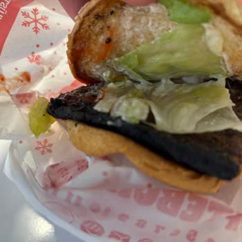 Burger King Şişli’de Yanmış Köfte Burger Aldım, Güvenim Sarsıldı