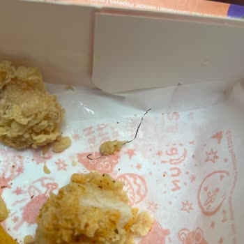 Popeyes Şubesinde Bulaşık Telinin Yemeğe Karışması Sağlık Tehlikesi