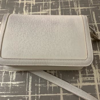 Manuka Çantasında Renk Geçmesi Ve Logo Sorunu İade Reddi