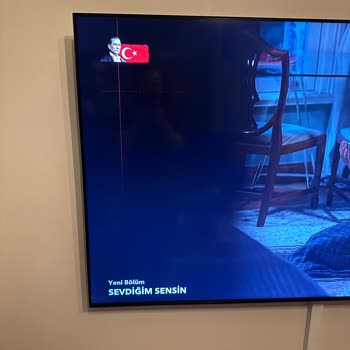 Samsung Televizyonda Tekrarlayan Ekran Sorunları Ve Üst Segment Değişim Talebi