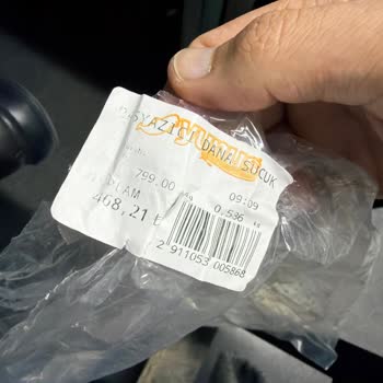 Küflü Sucuk Ve Umursamaz Market Müdürü