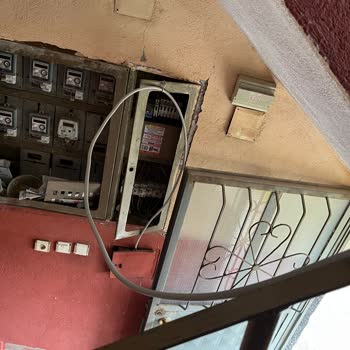 Kayseri Yahyalı’da Kablo Güvenlik Riski Ve Yetkililerin Cevapsızlığı