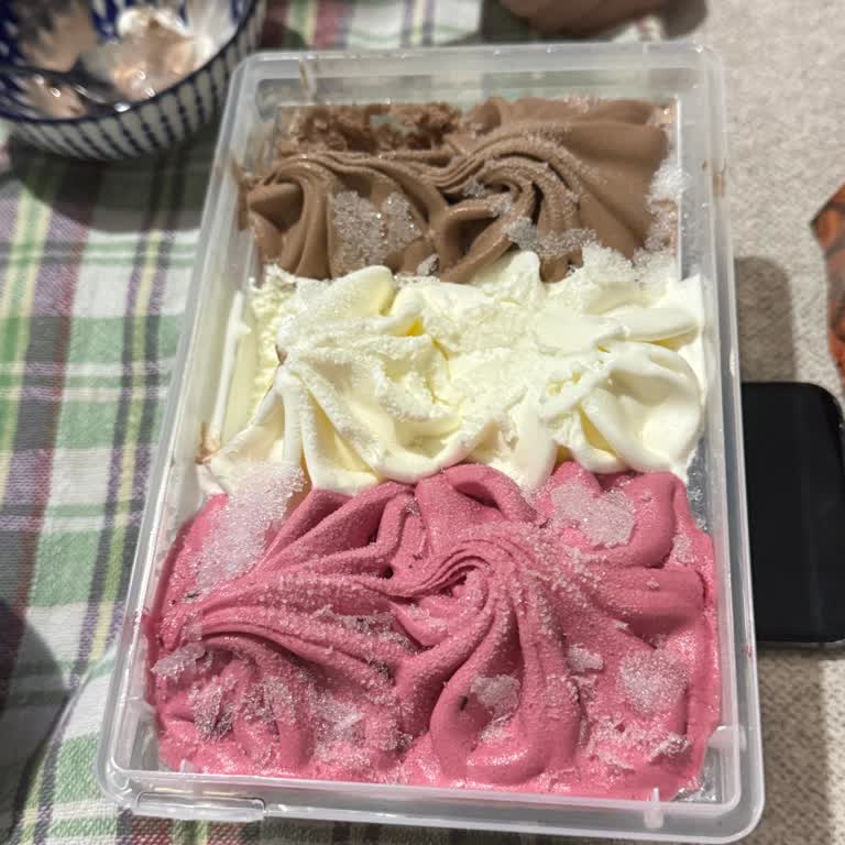 Sipariş Edilen Dondurmanın İçinin Tamamen Buzlu Olması Ve Ücret İadesi Talebi