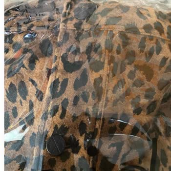 Leopar Desenli Ceket Tüy Bırakması Ve Mağaza Personelinin Saygısız Tutumu