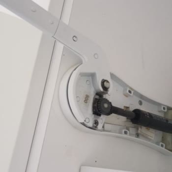 Mutfak Dolabı Kapak Amortisörü Arızası Ve Çözüm Yokluğu
