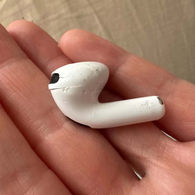 Kulaktan Düşen Airpods 4'ün Cızırtılı Sesine Karşı Garanti Dışı Çözüm Talebi
