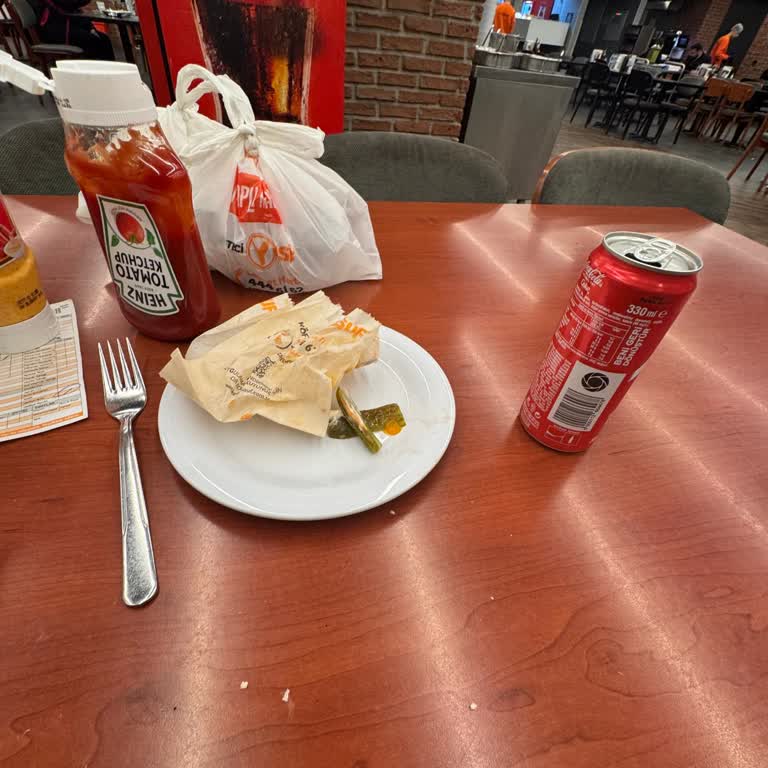 Köfteci Yusuf Çorlu Şubesinde Burger Paketleme Ve Servis Eksikliği