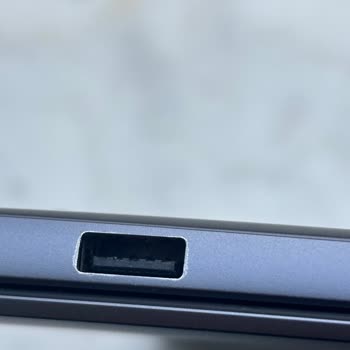 Huawei Matebook 14 Port Boyalarının Çabuk Çözülmesi Ve Yetkili Servis Garanti Reddi