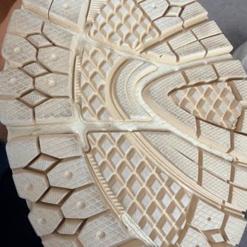 Kullanılmış Spor Ayakkabı Gönderildiği İçin Acil İade Ve Değişim Talebi