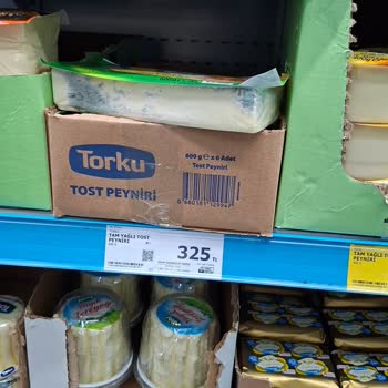 A101 Mağazasında Küflenmiş Kaşar Peyniri Görüldü