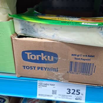A101 Mağazasında Küflenmiş Kaşar Peyniri Görüldü