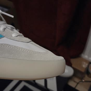 Adidas'tan Tekrarlanan Kusurlu Ayakkabı Gönderimleri Ve Tam İade Talebi