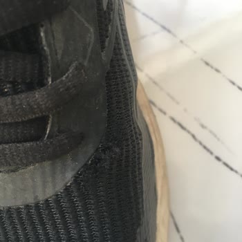 Reebok Ayakkabısının Üst Kısmı Kısa Sürede Yırtıldı, Mağaza Çözüm Sunmadı