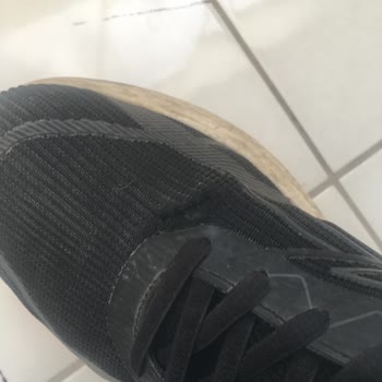 Reebok Ayakkabısının Üst Kısmı Kısa Sürede Yırtıldı, Mağaza Çözüm Sunmadı